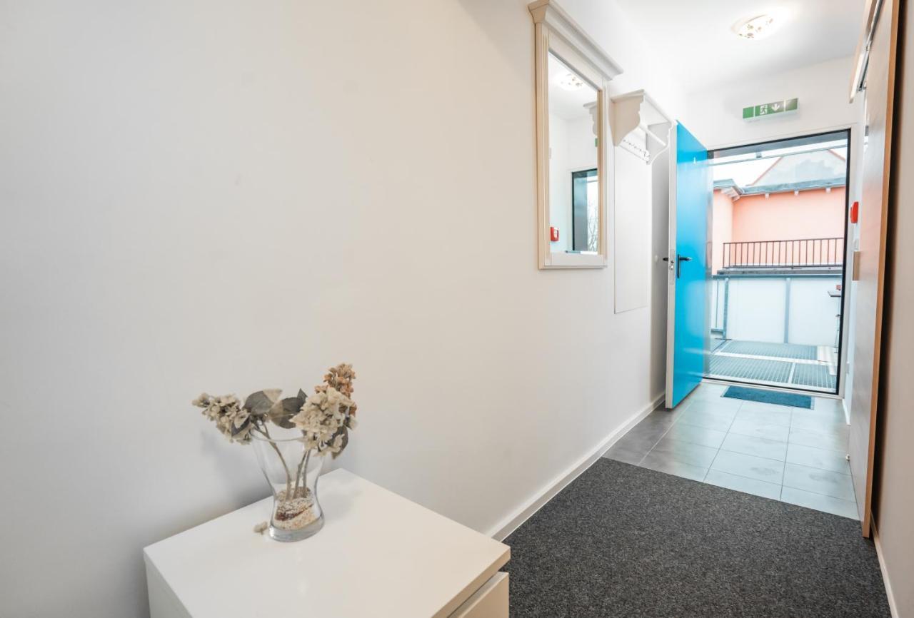 Motel Home Berlin Bagian luar foto